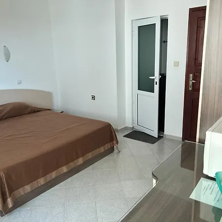 Готель къщаперла