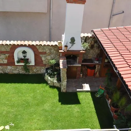 Готель къщаперла