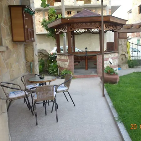 Готель къщаперла 2*