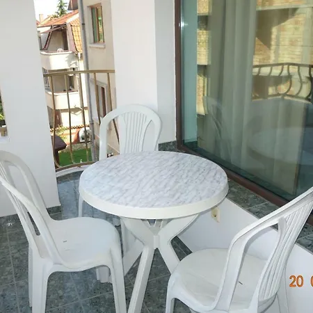 Готель къщаперла 2*