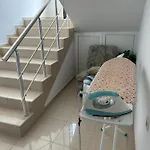 къща
