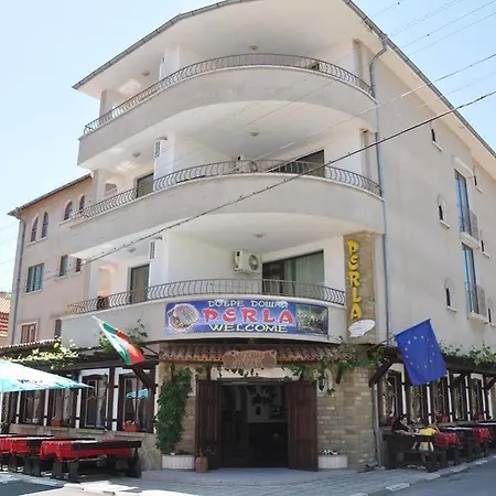 къща