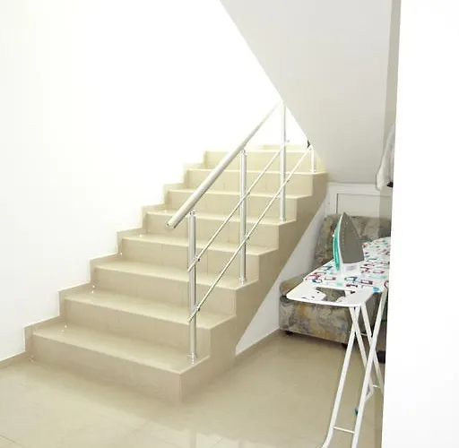 къщаперла Равда