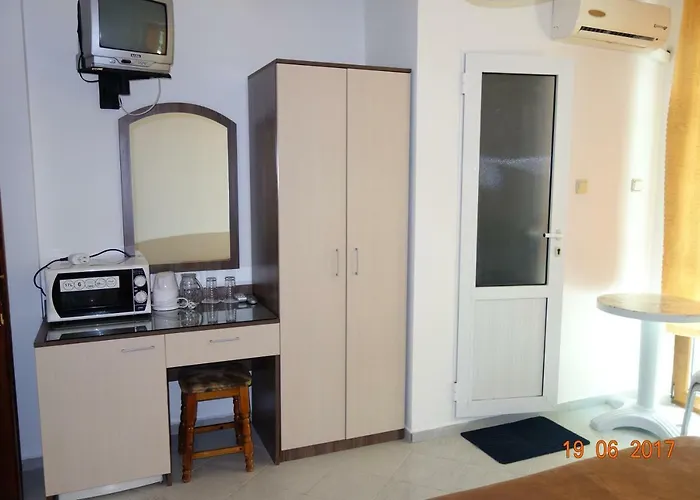 къщаперла Равда