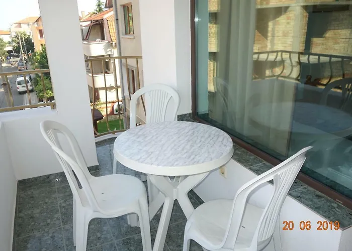 Отель къщаперла 2*